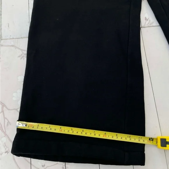 Aritzia Women's Black Sweatpants - Picture 7 of 9